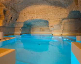 Aquatio Cave Luxury Ho...