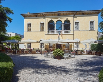 Villa Quaranta Park Ho...
